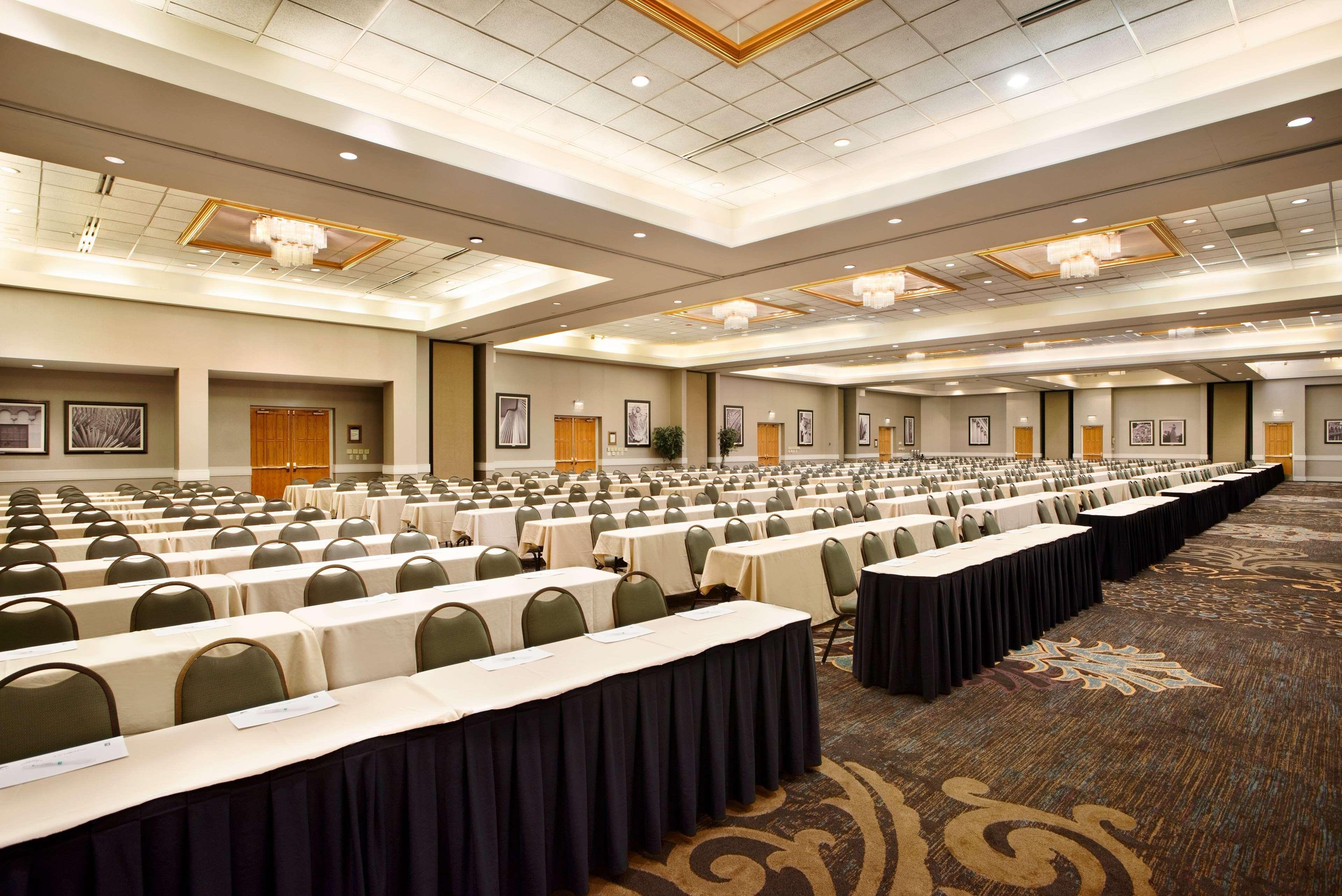Embassy Suites By Hilton Greensboro Airport Exterior photo