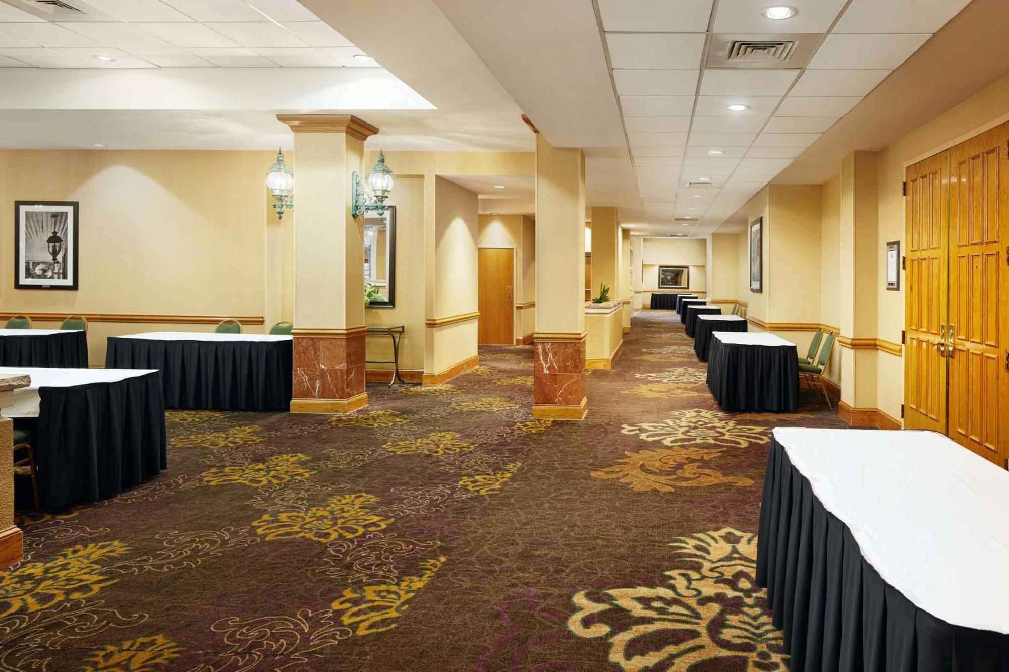 Embassy Suites By Hilton Greensboro Airport Exterior photo