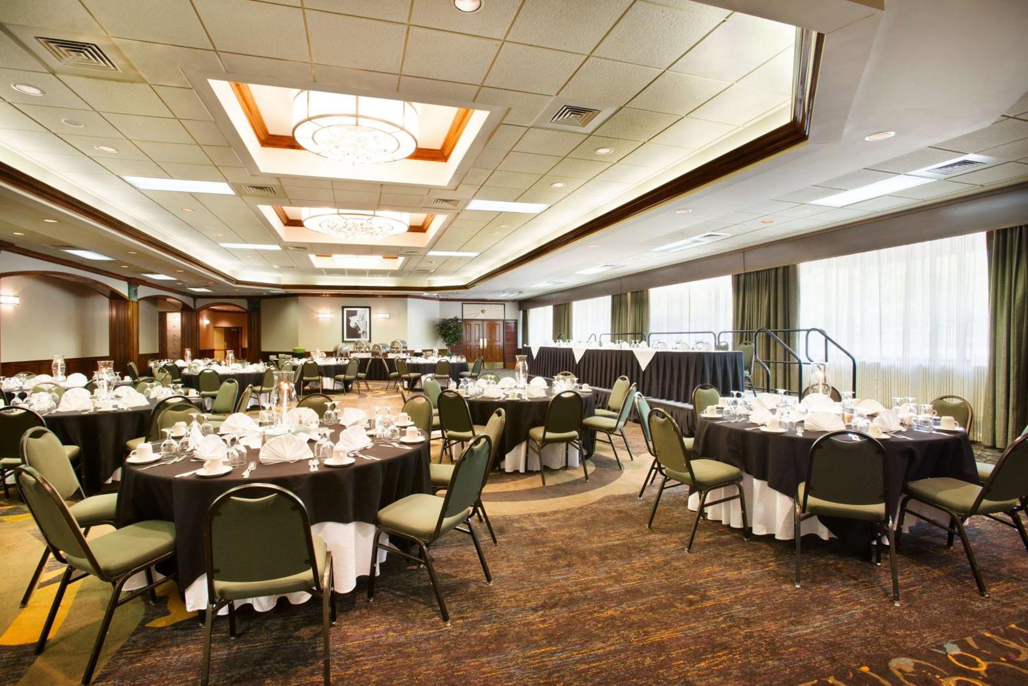 Embassy Suites By Hilton Greensboro Airport Exterior photo