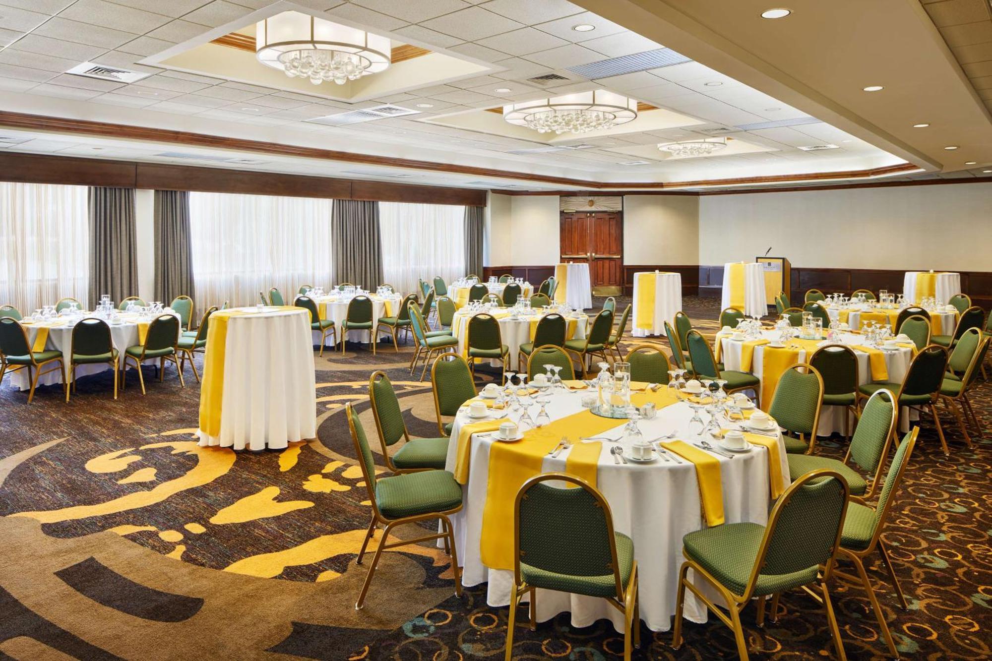 Embassy Suites By Hilton Greensboro Airport Exterior photo